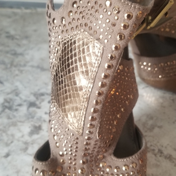 Fergie heels - Picture 2 of 2